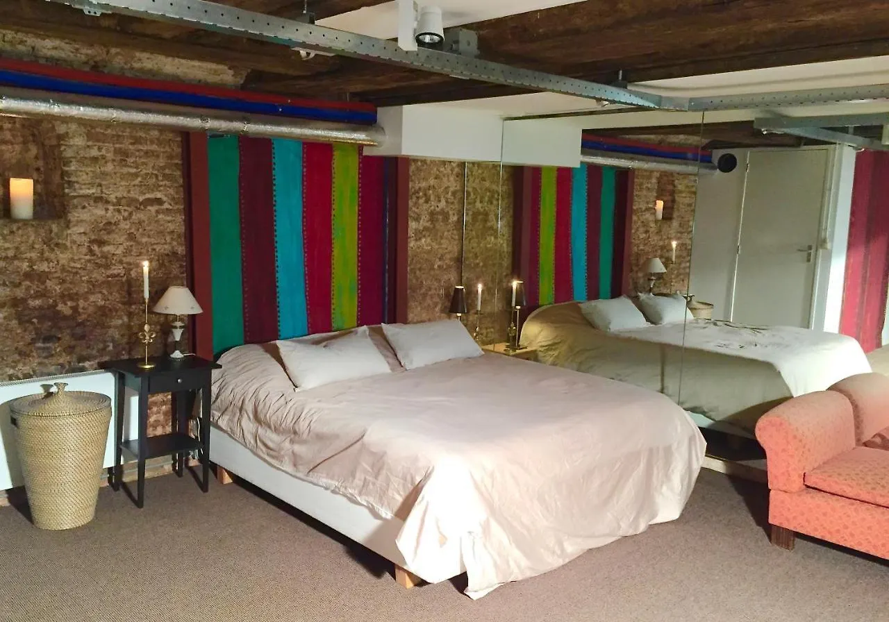 Top-Notch Apartment Along Canal In Historic Centre Amsterdam Netherlands